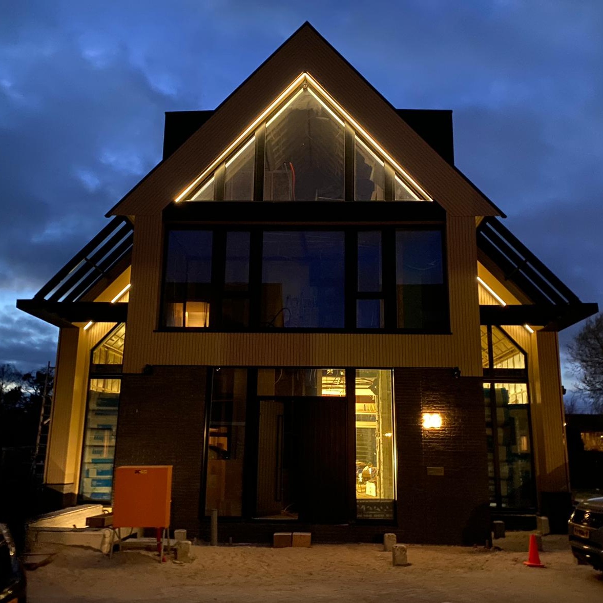 Modern woonhuis voorzien van domotica Nieuw-Vennep oplossingen voor verlichting, beveiliging en klimaatregeling